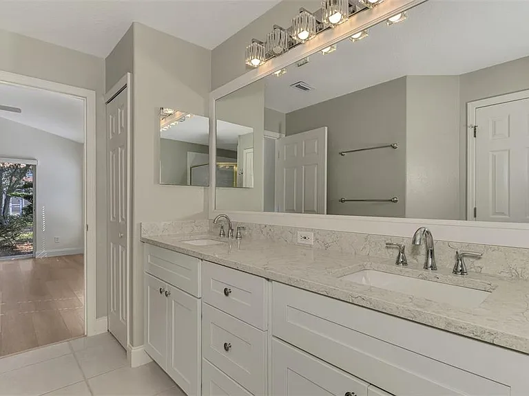 5271 Highbury Cir — Photo 32