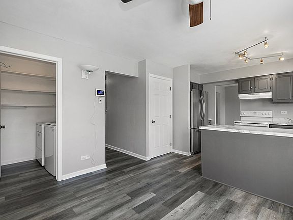 3rd image of 220 Marbury Ct
