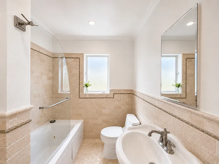 1027 20th St #1B — Photo 13
