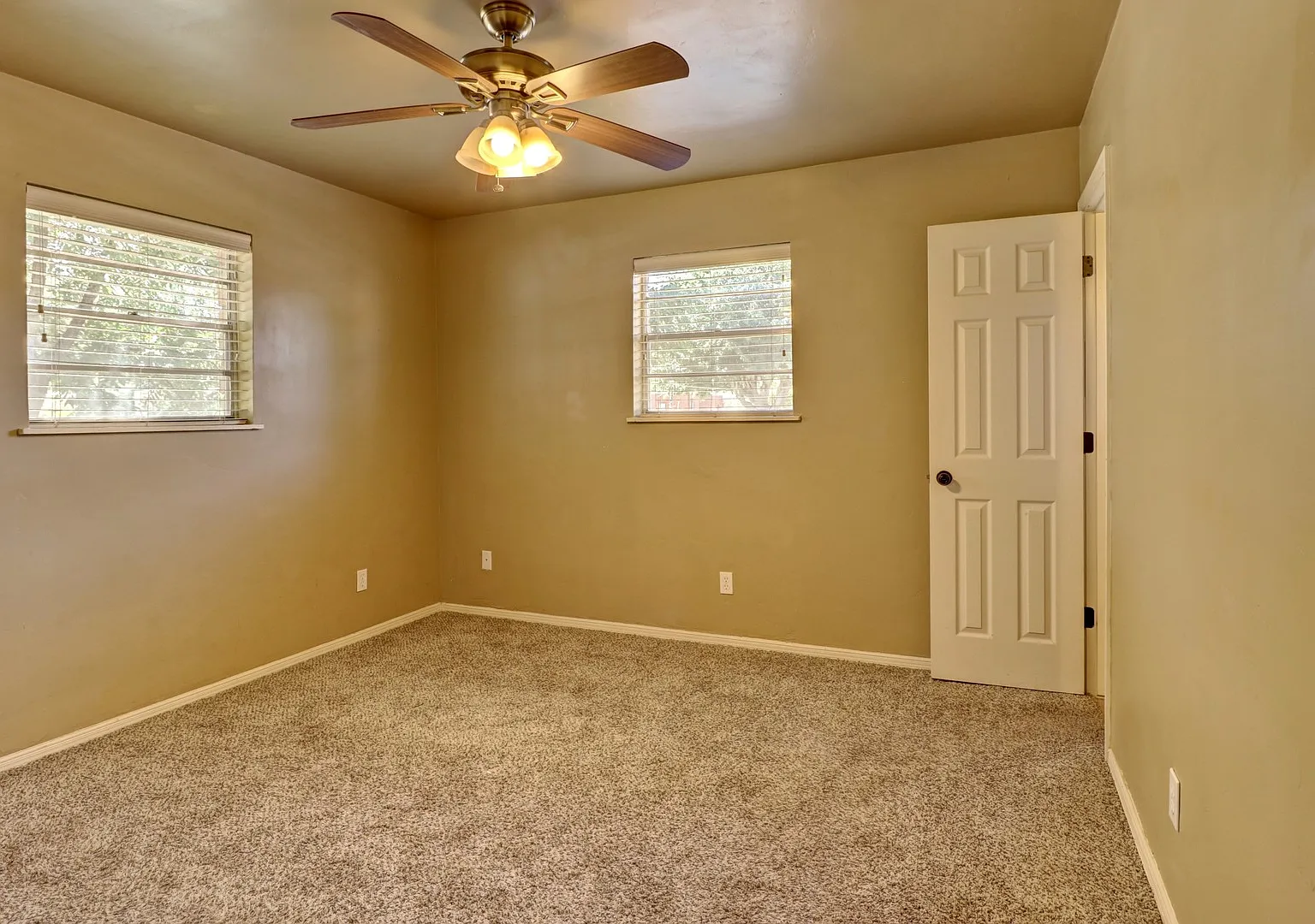 2170 Calle de Santa Ana - $1395 - 3BR - 2BA - Mesilla - Refrigerated AC — Photo 3