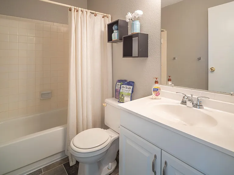 Timberline Apartments and Townhomes — Photo 10
