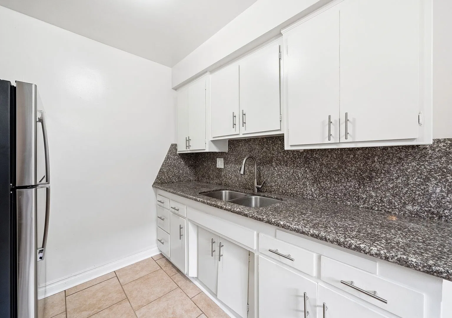 912 Gladys Avenue — Photo 4