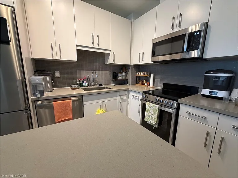2007 James St #403 — Photo 2