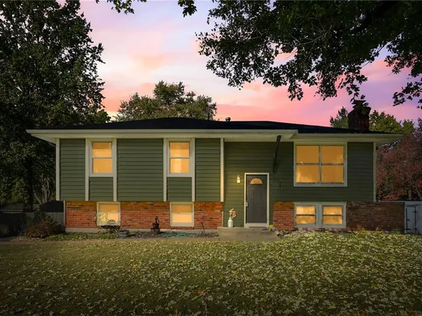 512 S Washington St, Raymore, MO 64083