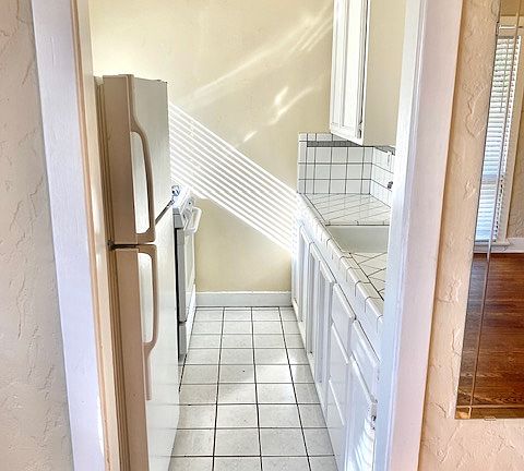 2nd image of 1221 E 6th St #5