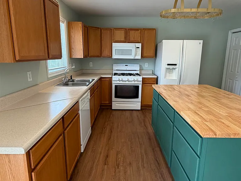 1720 Daybreak Ln — Photo 4