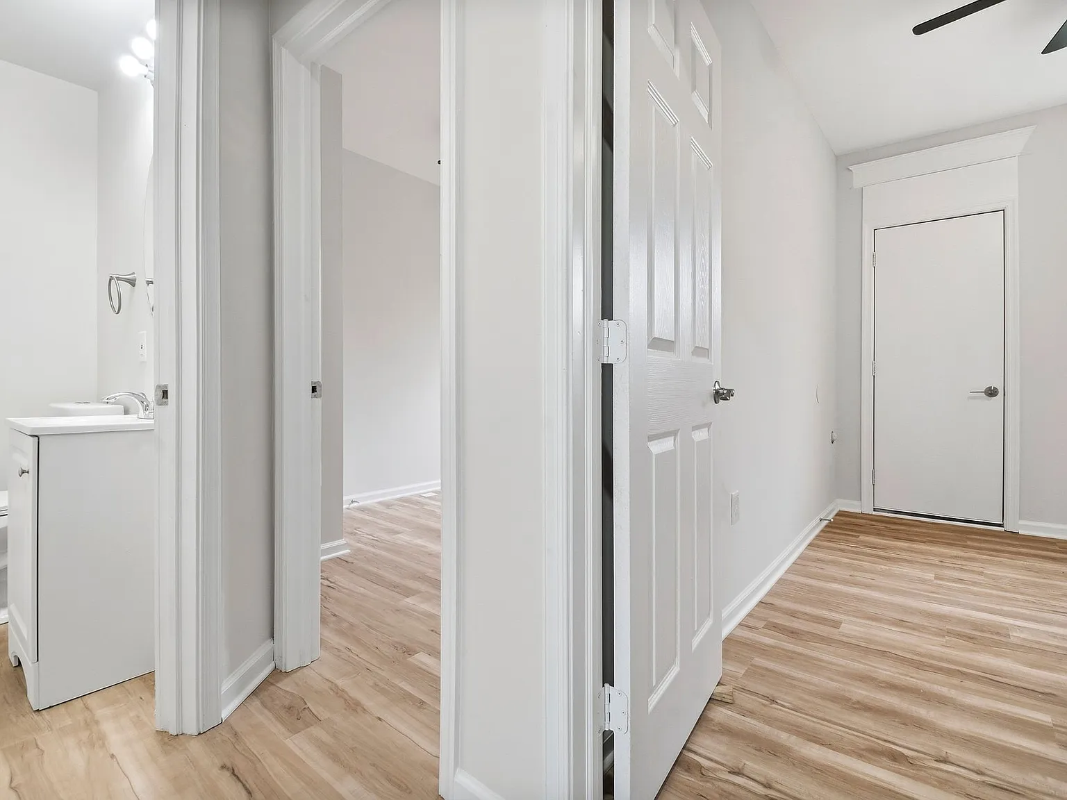 4 bed, $2,495 — Photo 4