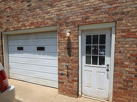 3rd image of 2212 Glory Dr