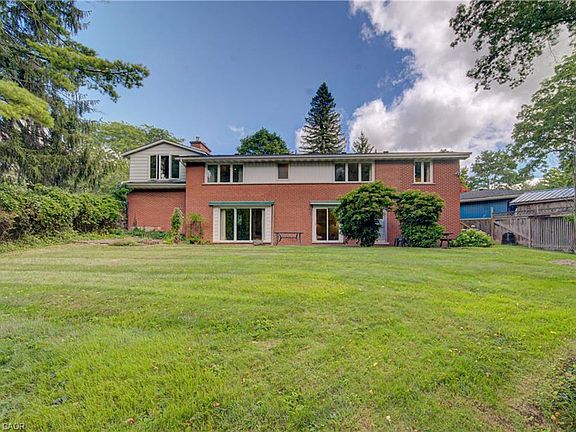 2nd image of 4 Mayfair Ct