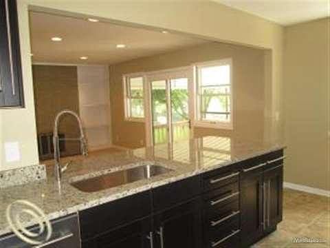4th image of 2027 Thomas Ave