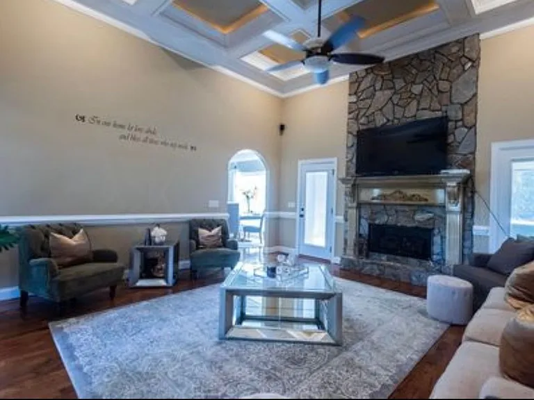 940 Lansfair Dr — Photo 4