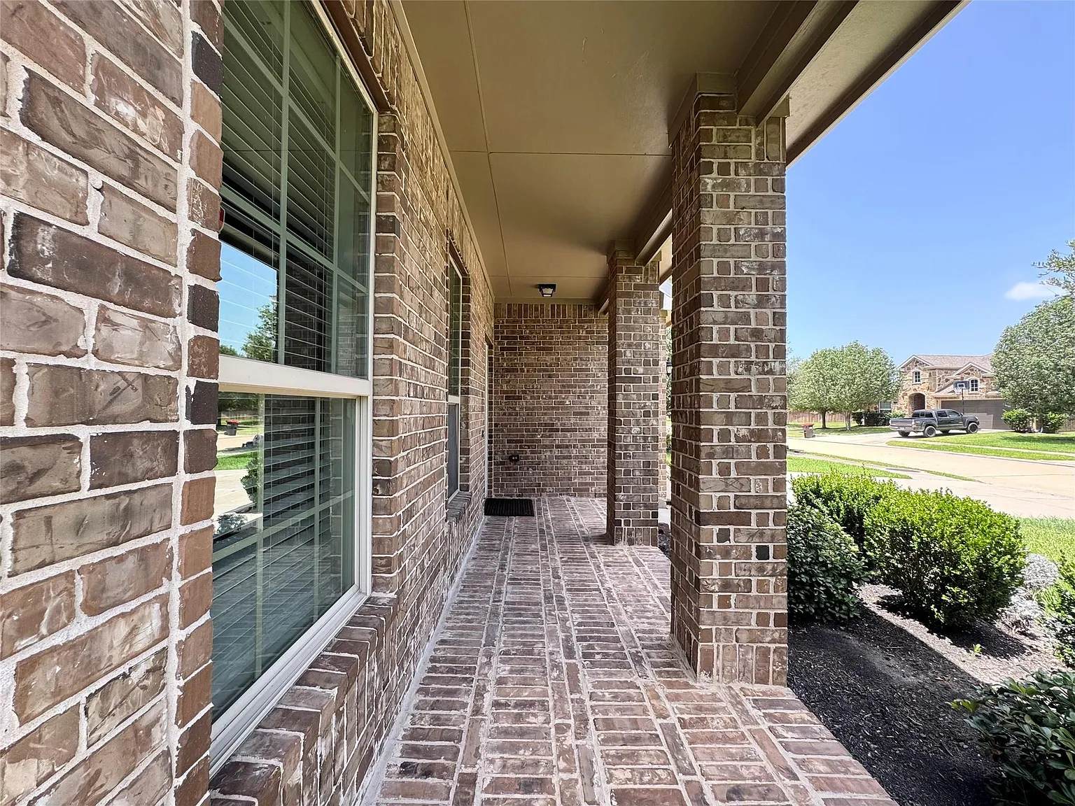 5 bed, 3.5 bath, 3076 sqft, $2,900 — Photo 2