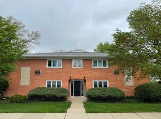 802 Warren Ave APT 5, Downers Grove, IL 60515