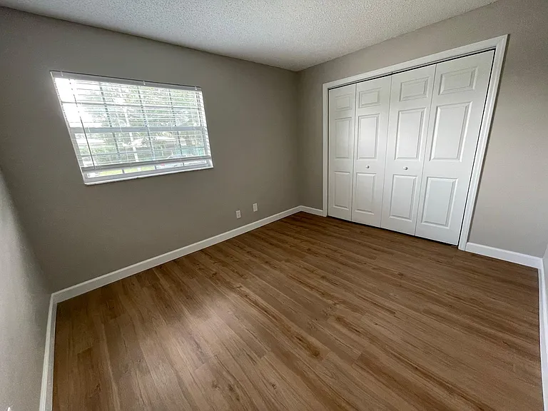 511 Duchess Ct #4 — Photo 6