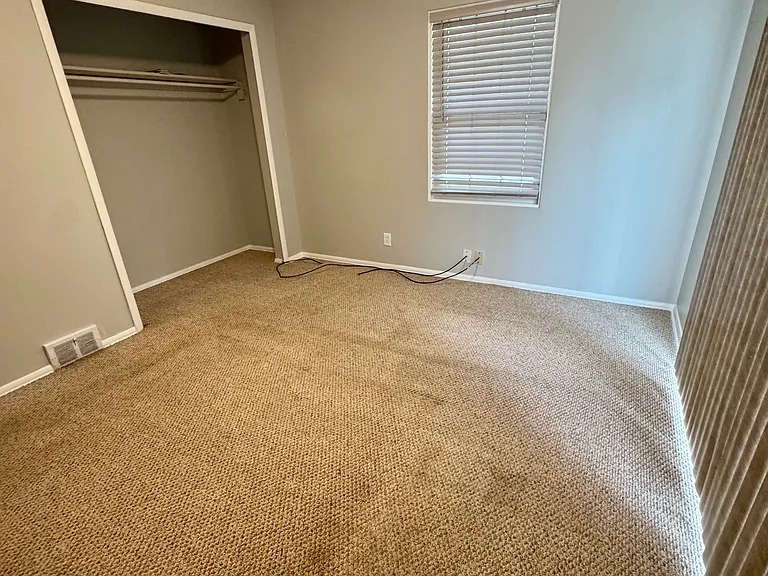 1114 Thorndale Dr — Photo 10