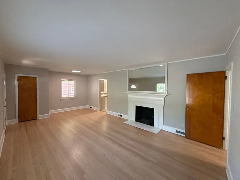 932 Hickory Nut St — Photo 3