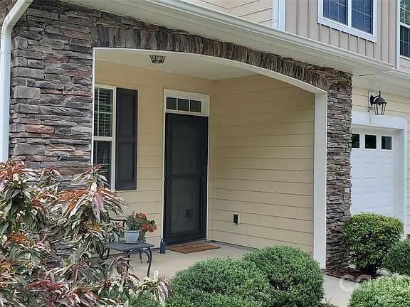 2nd image of 115 Runningdeer Dr