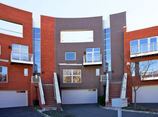 16 Vela Way, Edgewater, NJ 07020