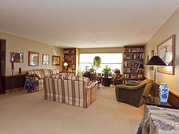 3rd image of 13800 Shaker Blvd APT 1206