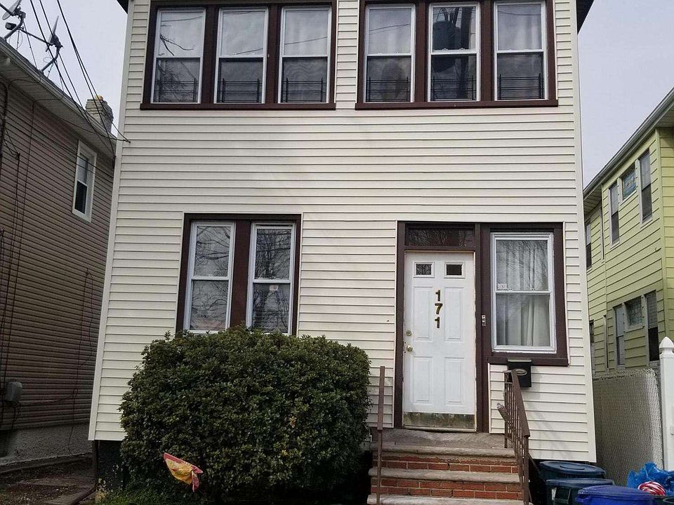 1st image of 171 Van Buren St