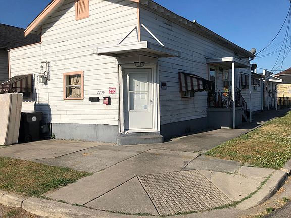 Corner of Delachaise and S Liberty