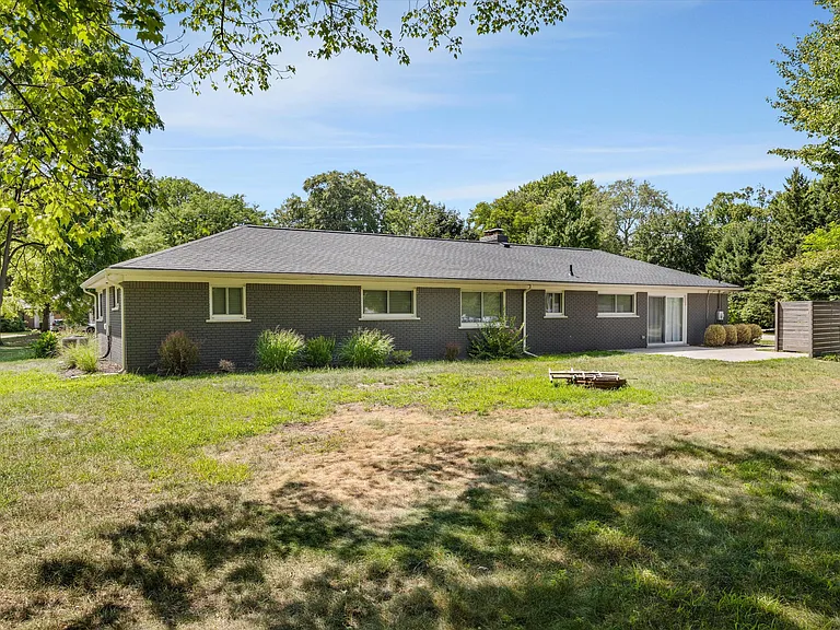 4790 Belzair Dr — Photo 25