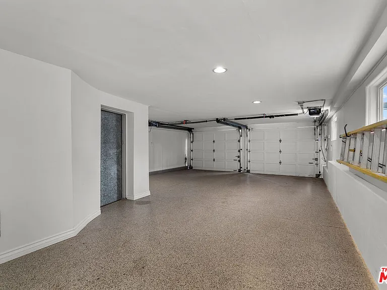 4611 Roma Ct — Photo 24
