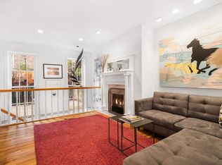 329 W 21st St, New York, NY 10011
