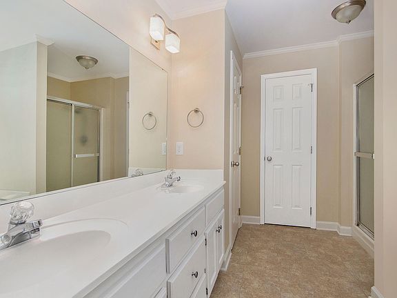 4th image of 213 Timberlane Dr