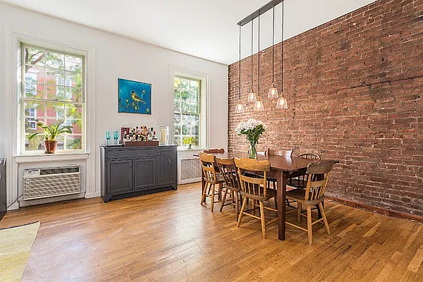 Sold by Living New York | media 11