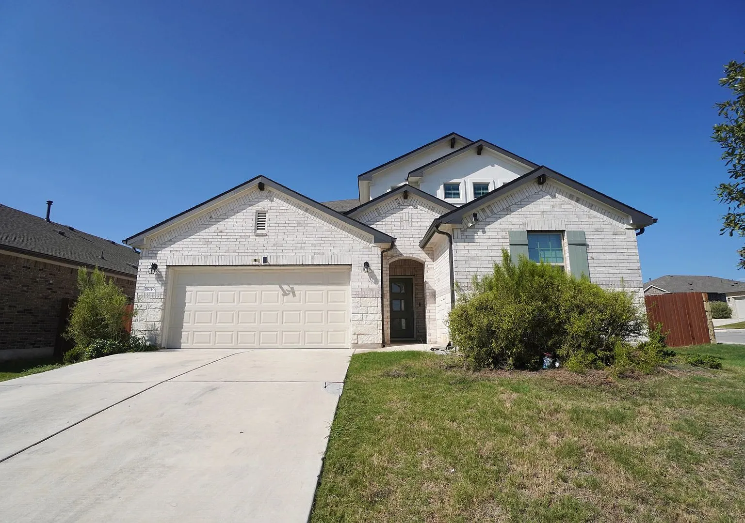 Move-In Ready 5 Bed, 3 Bath Home with 2-Car Garage in Pflugerville! — Photo 2
