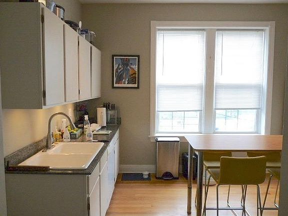 3rd image of 1311 N Maplewood Ave APT 1R