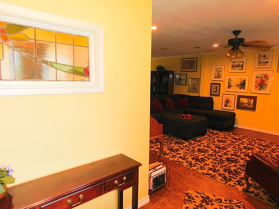 5th image of 103 Rosewood Dr