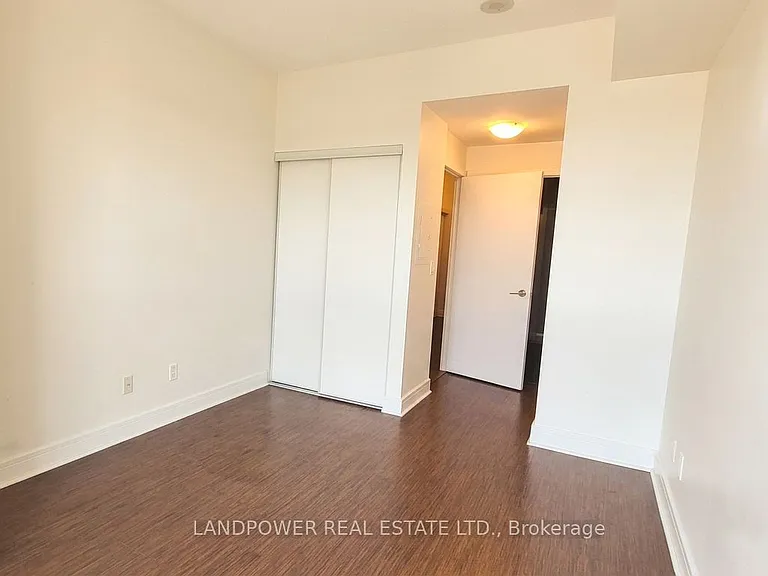 35 Brian Peck Cres #916 — Photo 11