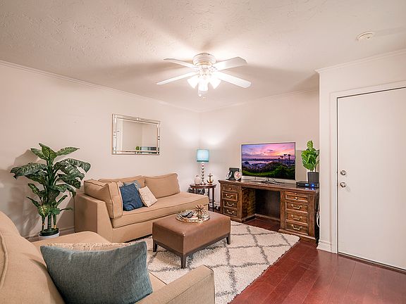 1st flr bedroom used as den