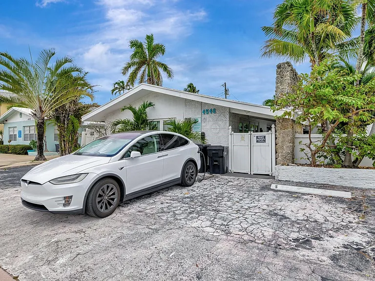 4548 N Ocean Dr #3 — Photo 4