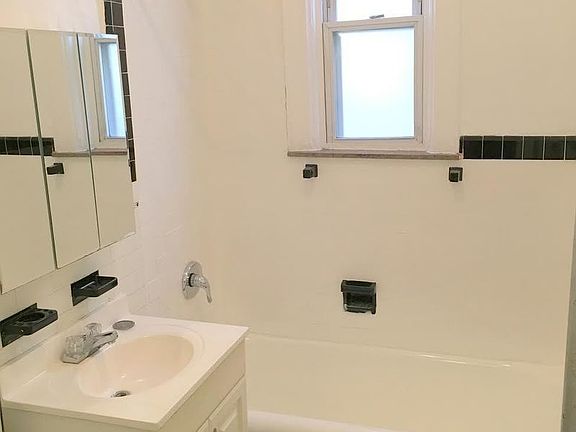 5th image of 3237 44th St APT 1F