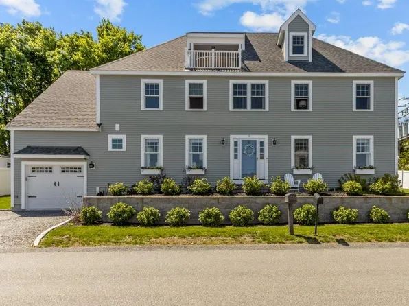 11 Narragansett Ave, Portsmouth, RI 02871