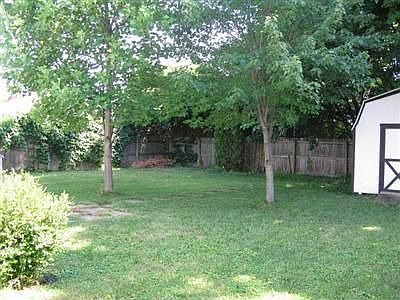 3rd image of 823 Aurora Ave