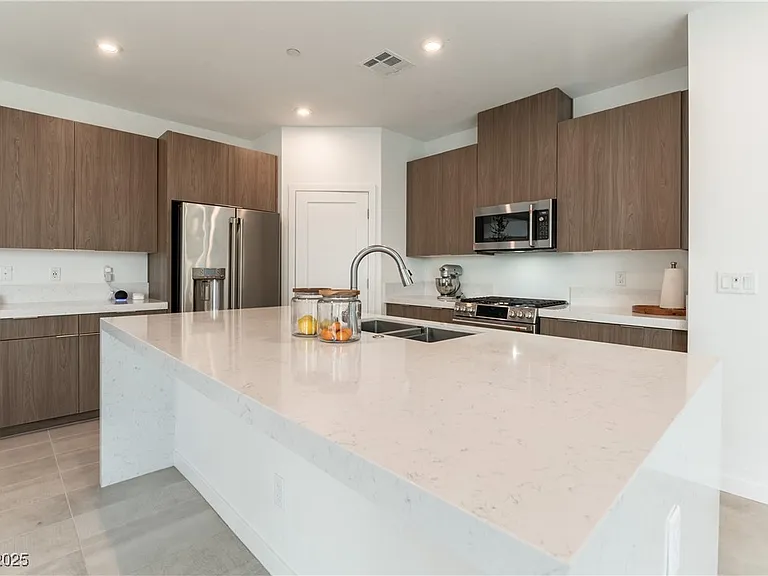 2526 Verdello St — Photo 4