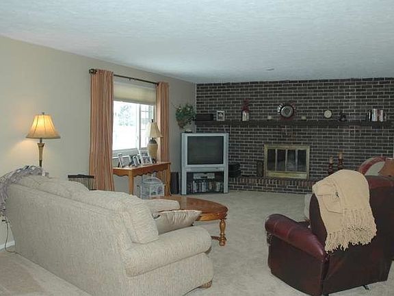 3rd image of 8331 Cherrycreek Dr
