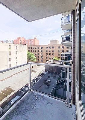 5th image of 196 Stanton St APT 7F
