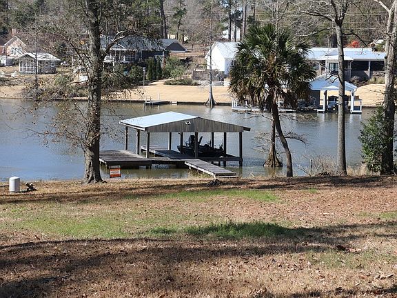 2nd image of 784 Lakeshore Dr