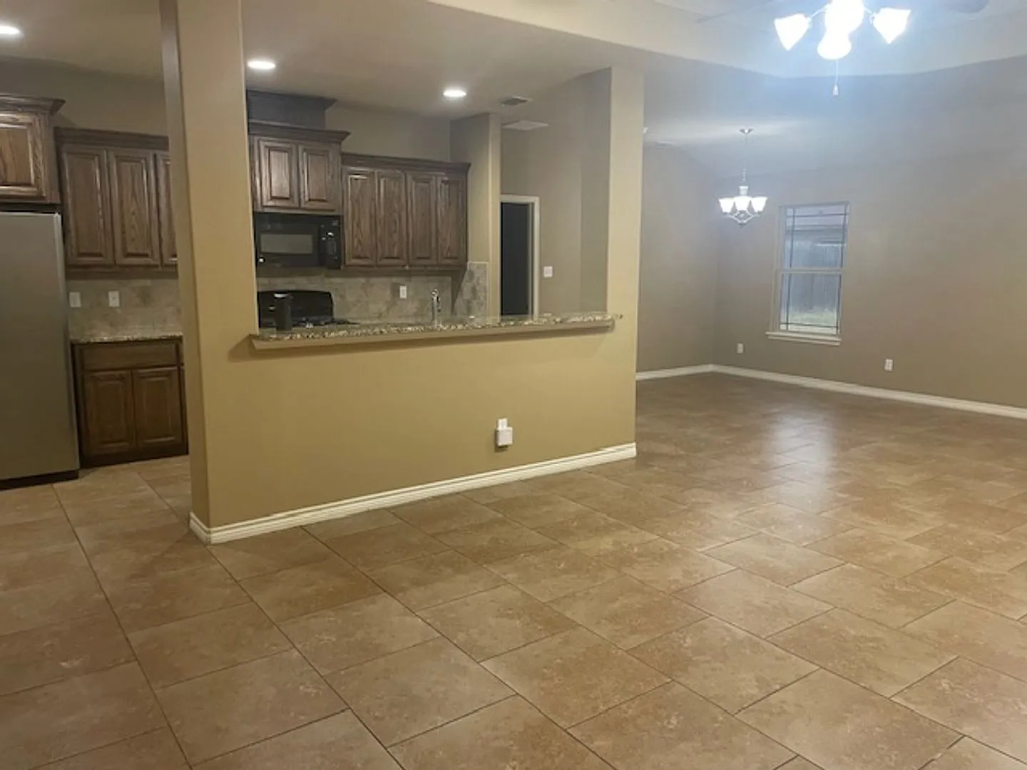 Beautiful Home in the Pinehollow Subdivision-Flour Bluff — Photo 3
