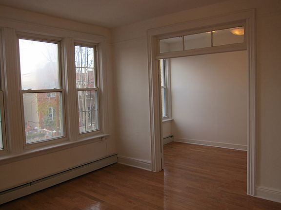4th image of 2355 27th St
