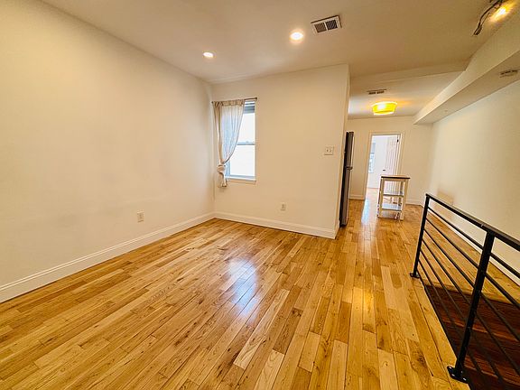 4th image of 1227 N 31st St #2