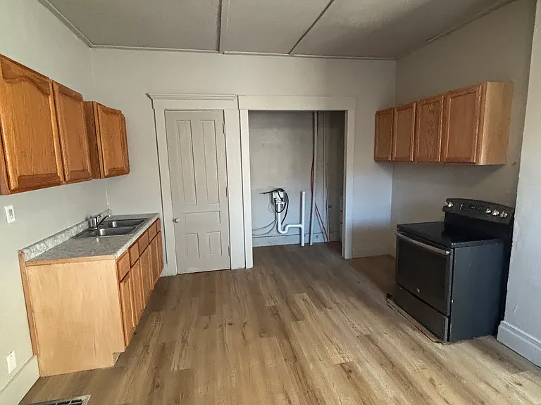 211 N 6th St #1 — Photo 5