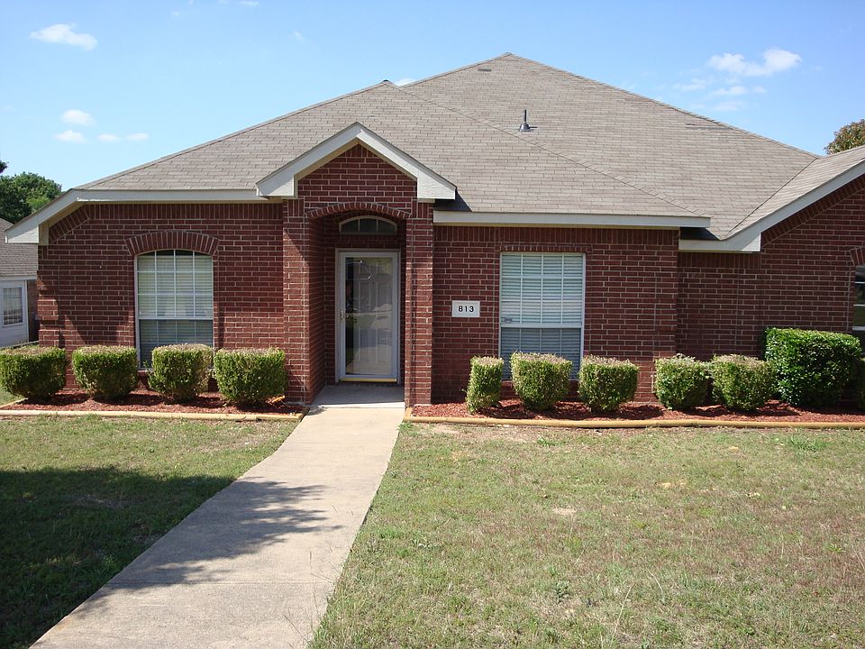 1st image of 813 Heather Knoll Dr