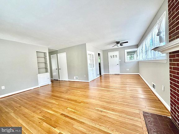 3rd image of 10128 Dallas Ave