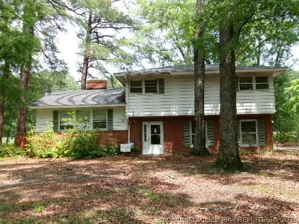 704 McNeill Dr, Laurinburg, NC 28352